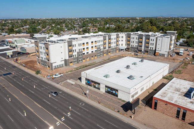 Verano Terrace in Phoenix, AZ - Building Photo - Building Photo