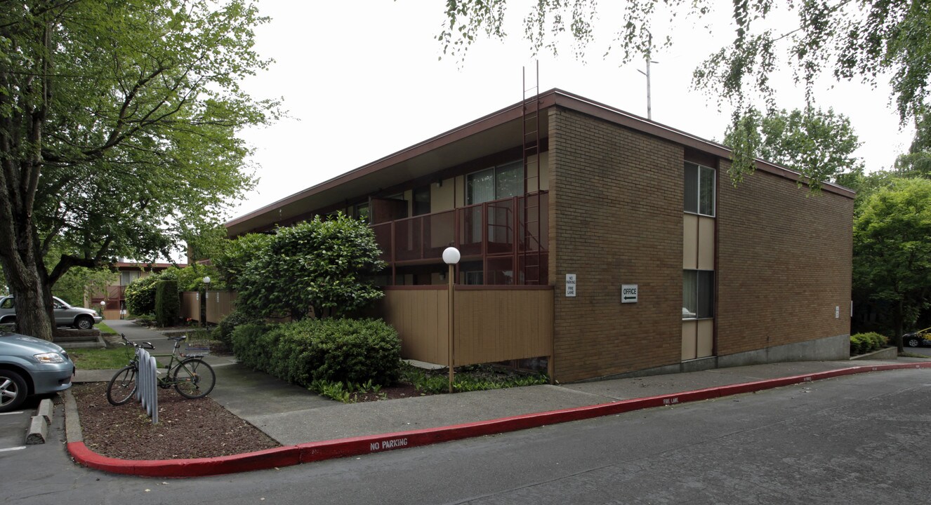 Julie Ann Apartments in Portland, OR - Foto de edificio