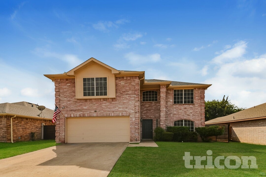 1505 Yellowbird Ct in Desoto, TX - Building Photo