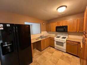 1645 Victoria Park Cir in Aurora, IL - Building Photo - Building Photo