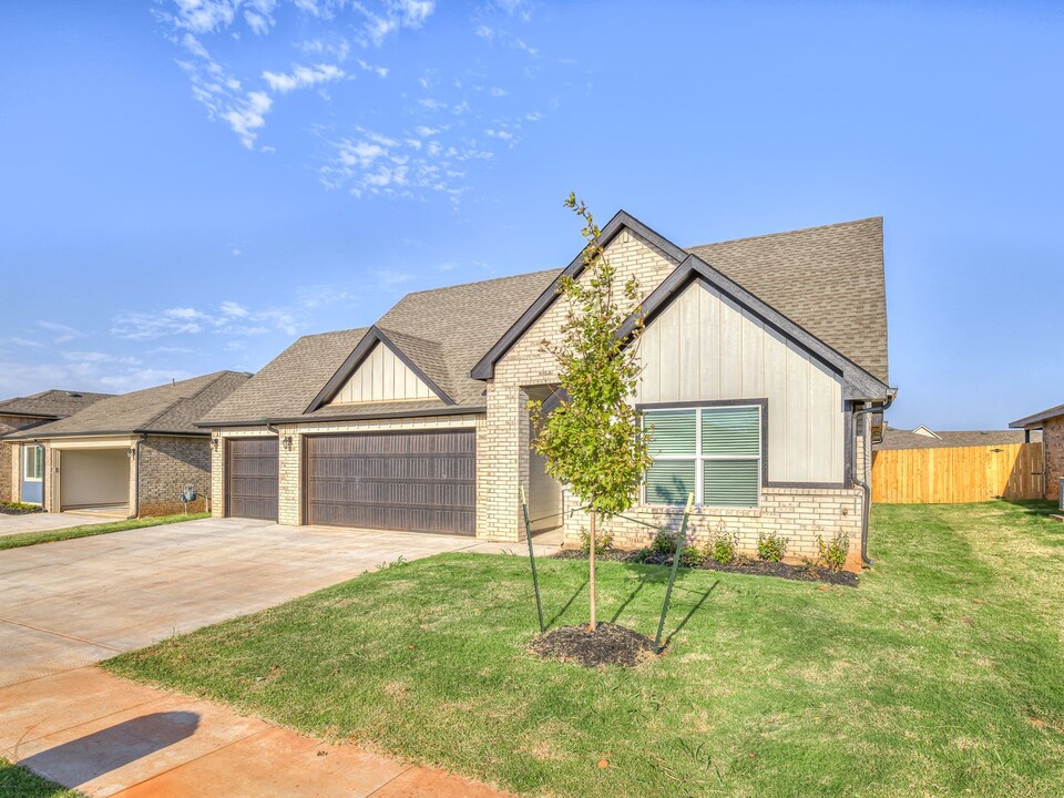 14420 Travertine Fls Ln in Oklahoma City, OK - Building Photo