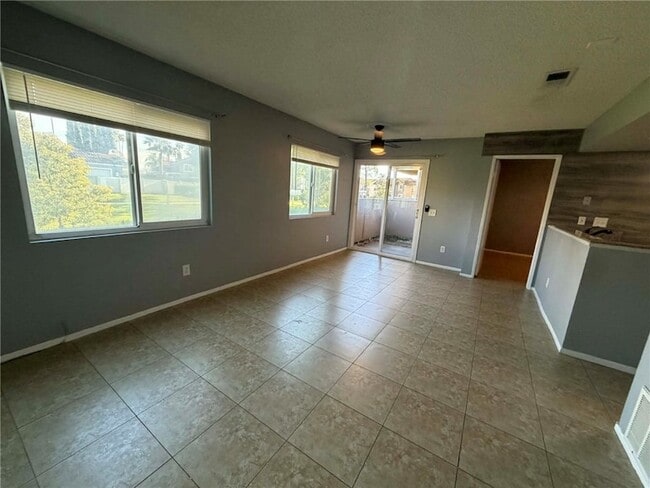 3736 Oak Creek Dr, Unit E in Ontario, CA - Foto de edificio - Building Photo