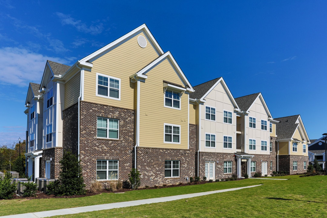 Gateway Pointe Apartment Homes in Warner Robins, GA - Building Photo