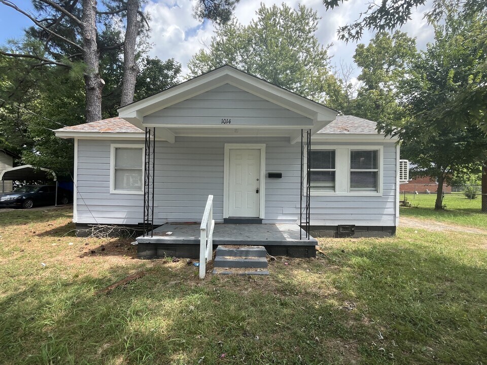 1014 N Monroe Ave in Brownsville, TN - Building Photo