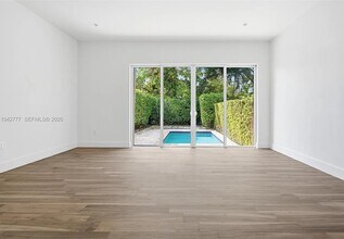 2852 SW 32nd Ct in Miami, FL - Building Photo - Building Photo