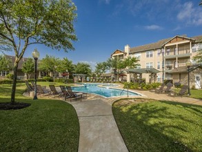 The Broadwater in Pasadena, TX - Building Photo - Building Photo