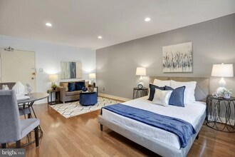 2710 Macomb St NW in Washington, DC - Building Photo - Building Photo