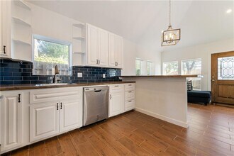 2318 Santa Rosa St in Austin, TX - Building Photo - Building Photo