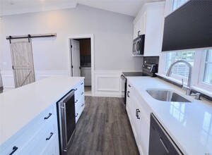 190 Terry Rd-Unit -B in Smithtown, NY - Foto de edificio - Building Photo