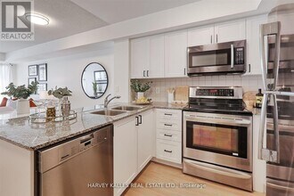 1070 Sheppard Ave W in Toronto, ON - Building Photo - Building Photo