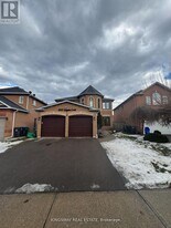 3910 Baggins Ct in Mississauga, ON - Building Photo