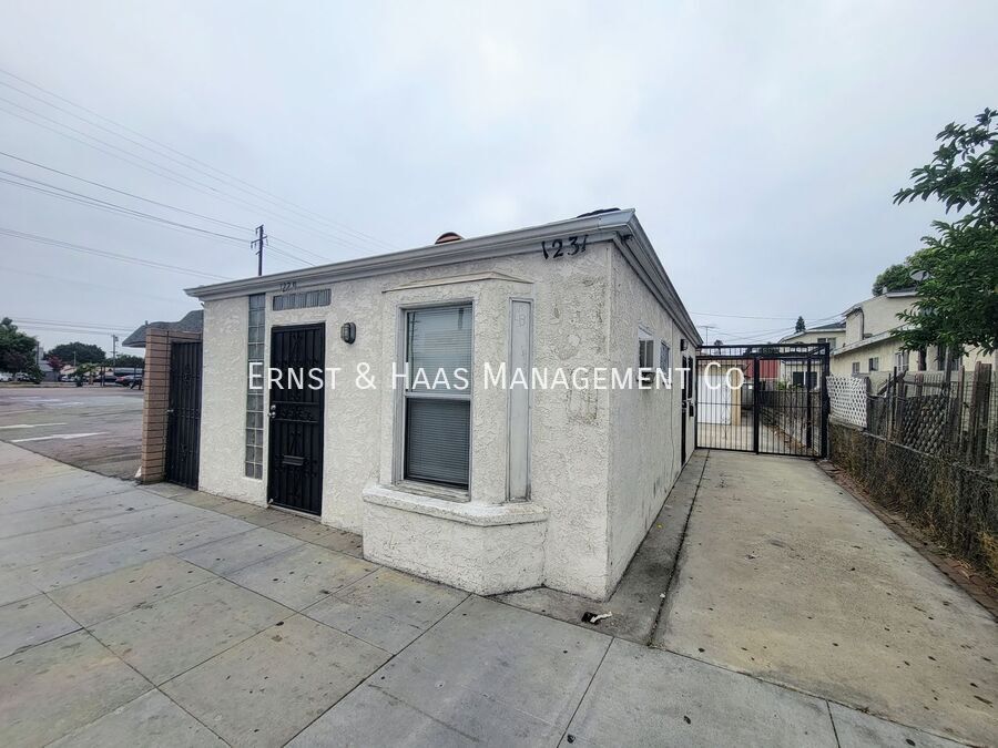 1229 E South St in Long Beach, CA - Building Photo