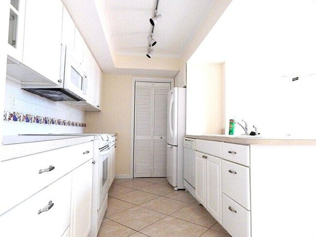 property at 5250 Woodland Lakes Dr