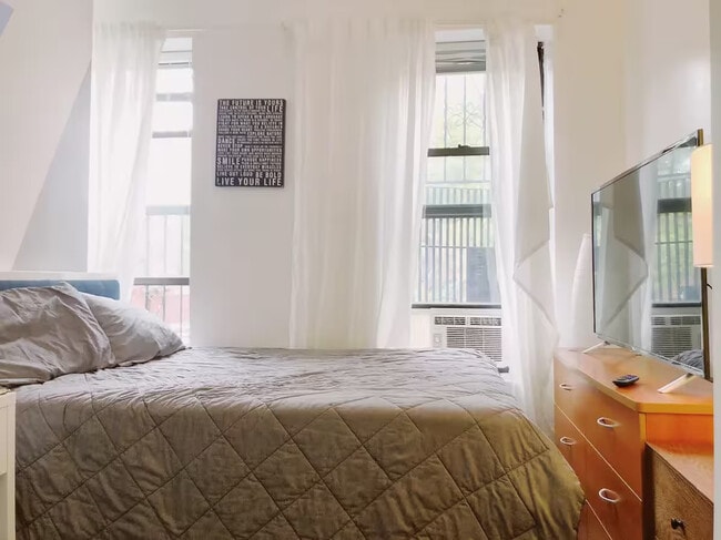 Furnished room/NOT APARTMENT in Brooklyn, NY - Building Photo - Building Photo