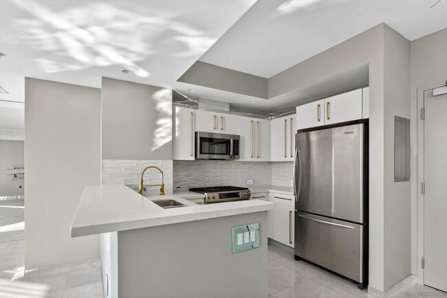 321 Tenth Ave, Unit 2204 in San Diego, CA - Building Photo - Building Photo