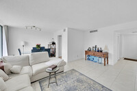 2109 Bridgewood Dr in Boca Raton, FL - Foto de edificio - Building Photo