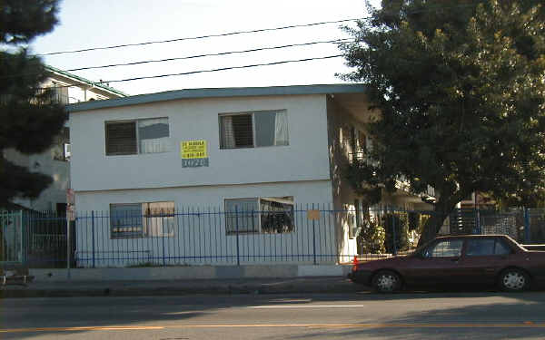 1078 E 7th St in Long Beach, CA - Foto de edificio - Building Photo