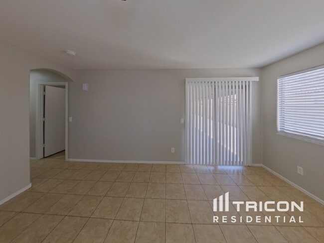 2013 S 86th Dr in Tolleson, AZ - Building Photo - Building Photo