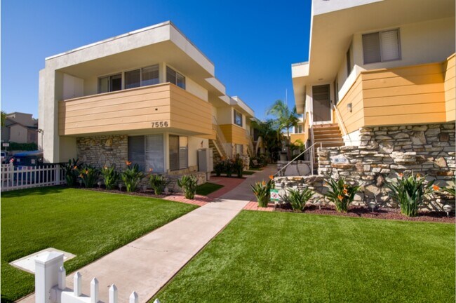 7556-7558 Herschel Ave in La Jolla, CA - Foto de edificio - Building Photo