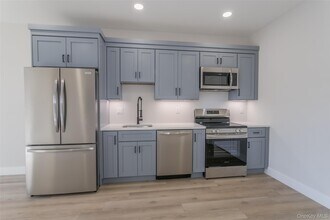 124 S Main St in Florida, NY - Building Photo - Building Photo