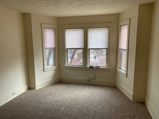 2916 Clermont Ave in Pittsburgh, PA - Building Photo - Building Photo