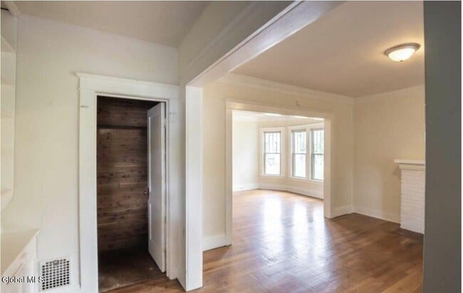 2 Woodrow Ct in Troy, NY - Building Photo - Building Photo