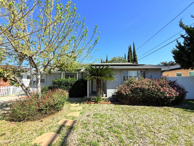 16639 Cantlay St in Los Angeles, CA - Building Photo - Building Photo