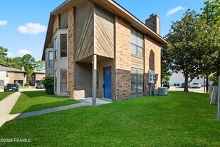 1983 S Brightside View Dr in Baton Rouge, LA - Building Photo