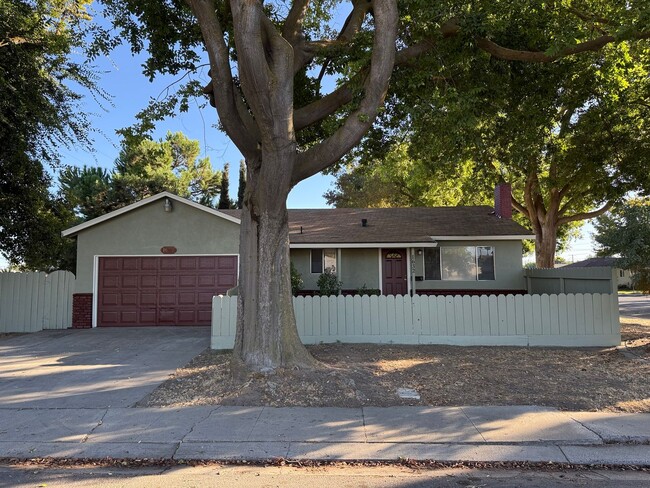 1632 Pimlico Dr in Modesto, CA - Building Photo - Building Photo