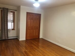 229-02 Horace Harding Expy in Queens, NY - Building Photo - Building Photo