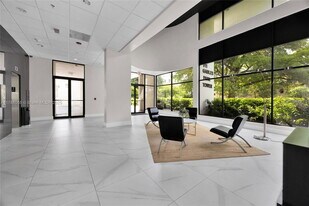 911 E Ponce De Leon Blvd in Coral Gables, FL - Building Photo