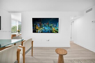 250 180th Dr in Sunny Isles Beach, FL - Building Photo - Building Photo