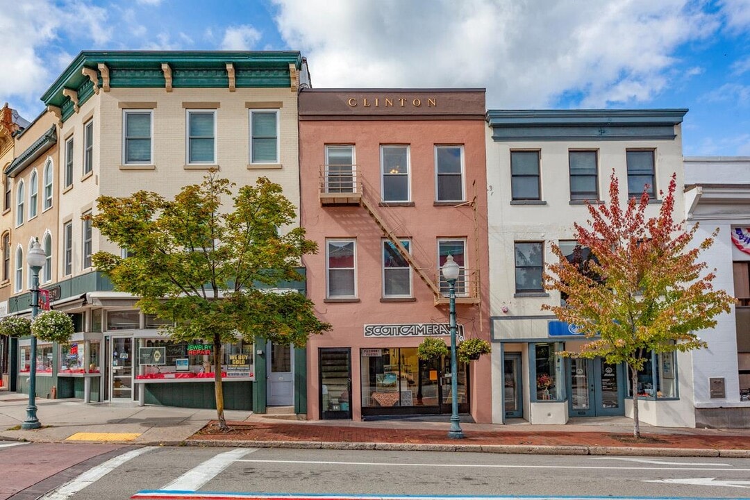 14 S Division St in Peekskill, NY - Building Photo