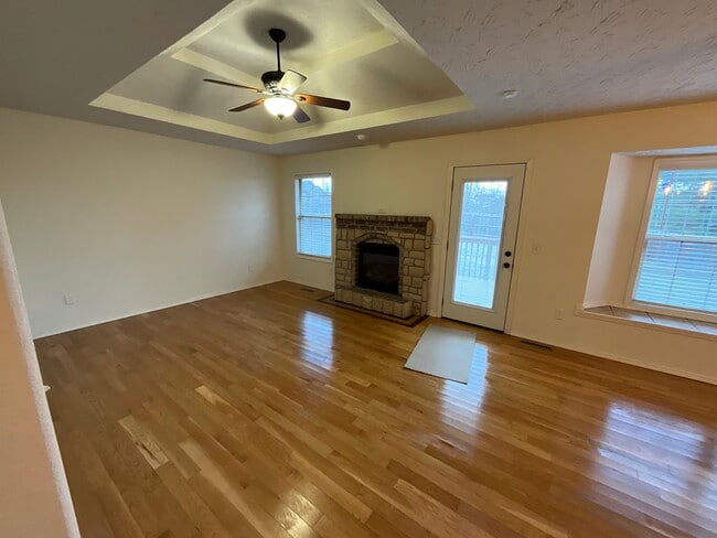 3812 N 29th St in Ozark, MO - Foto de edificio - Building Photo