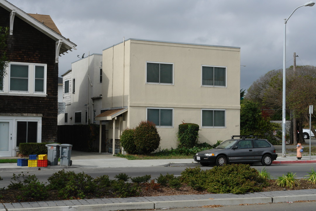 985 Huntington Ave in San Bruno, CA - Foto de edificio