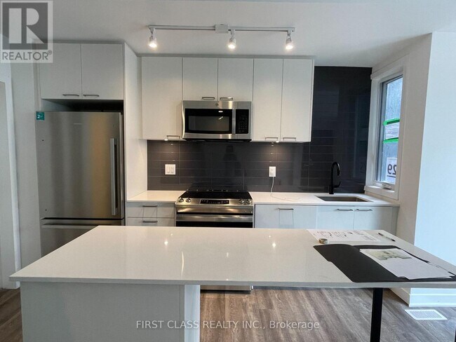 20 Ed Clark Gdns in Toronto, ON - Building Photo - Building Photo