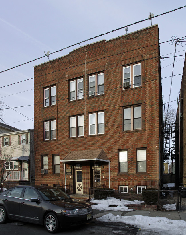 264 Clendenny Ave in Jersey City, NJ - Foto de edificio - Building Photo