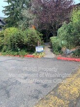 1425 S Puget Dr in Renton, WA - Building Photo - Building Photo