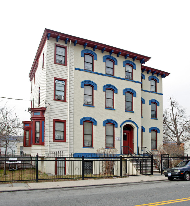 251 Warburton Ave in Yonkers, NY - Building Photo - Building Photo