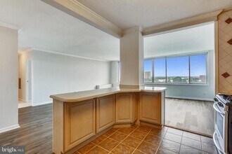 11801 Rockville Pike in North Bethesda, MD - Foto de edificio - Building Photo