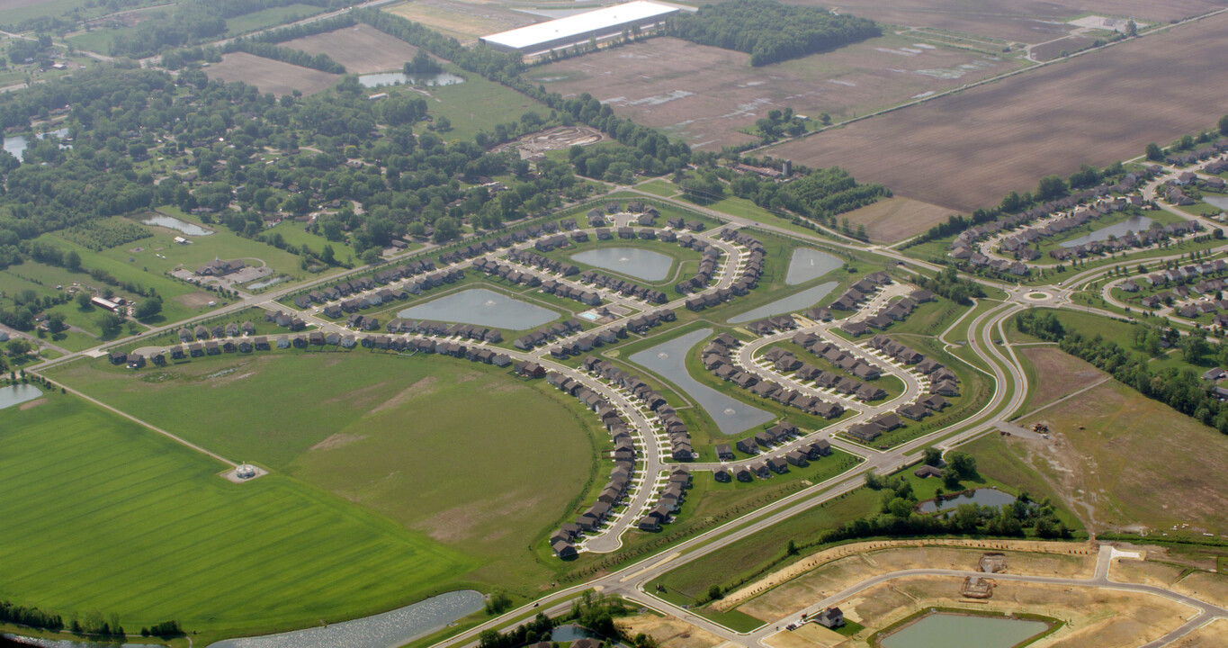 Laurelton Villas in Brownsburg, IN - Building Photo