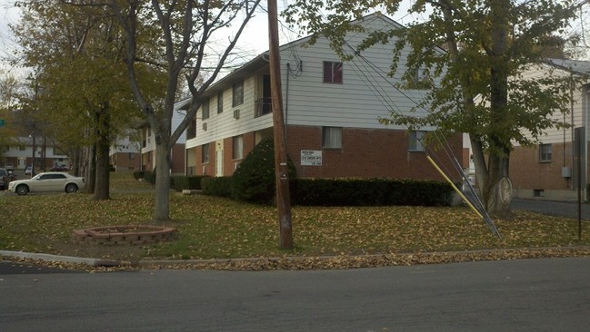 JFK Manor in Endicott, NY - Foto de edificio - Primary Photo