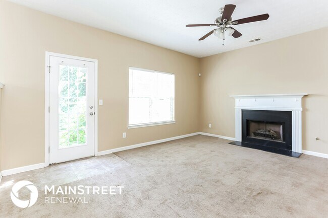 5742 Wellborn Creek Dr in Lithonia, GA - Foto de edificio - Building Photo