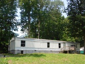 320 Co Rd 135 in Athens, TN - Building Photo
