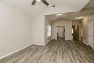 5708 Shady Springs Trail in Fort Worth, TX - Building Photo - Building Photo