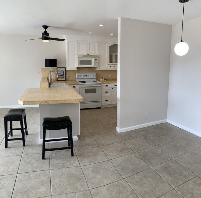 1187 E 3rd St, Unit Peaceful Large 1 Bedroom in Long Beach, CA - Foto de edificio - Building Photo