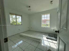 9 E 4th St in Hialeah, FL - Building Photo - Building Photo