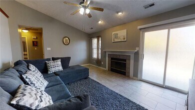 1527 Country Pointe Dr in Indianapolis, IN - Foto de edificio - Building Photo