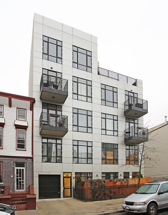 552 Lafayette in Brooklyn, NY - Building Photo