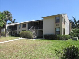 2051 Skimmer Ct in Clearwater, FL - Building Photo